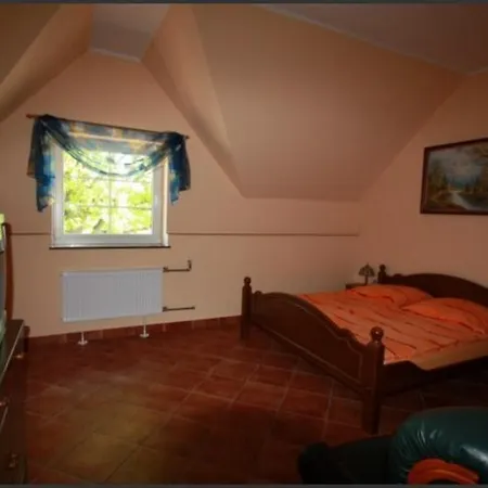 Dom Pod Debem Ferienhaus Majdy